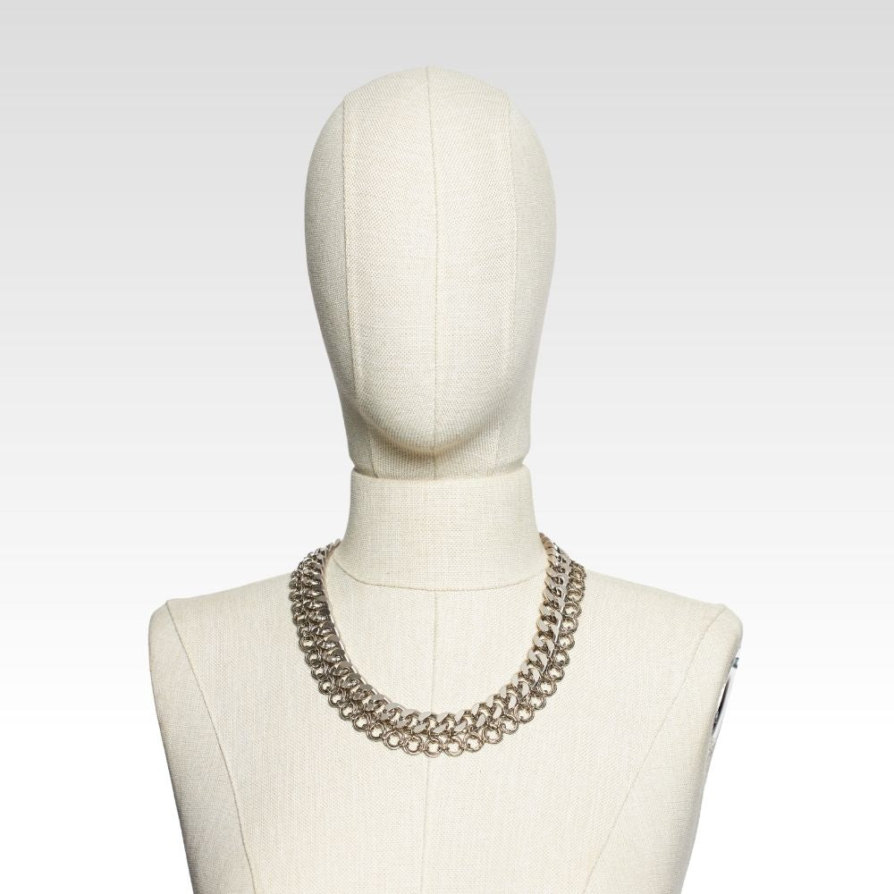 Örgü Zincir Detaylı Gümüş Renk Kolye