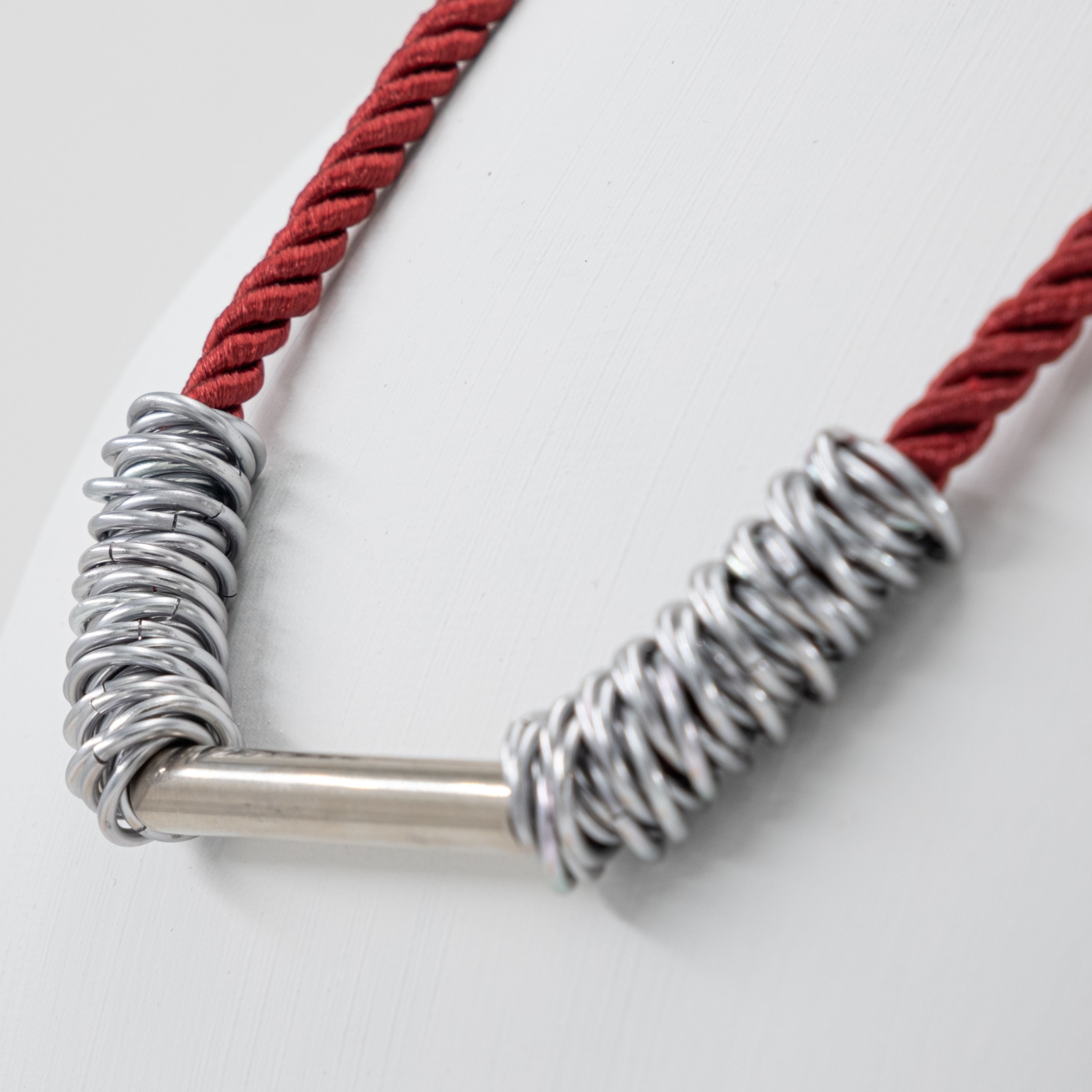 Örgü Zırh Detaylı Burgu Halat Kolye