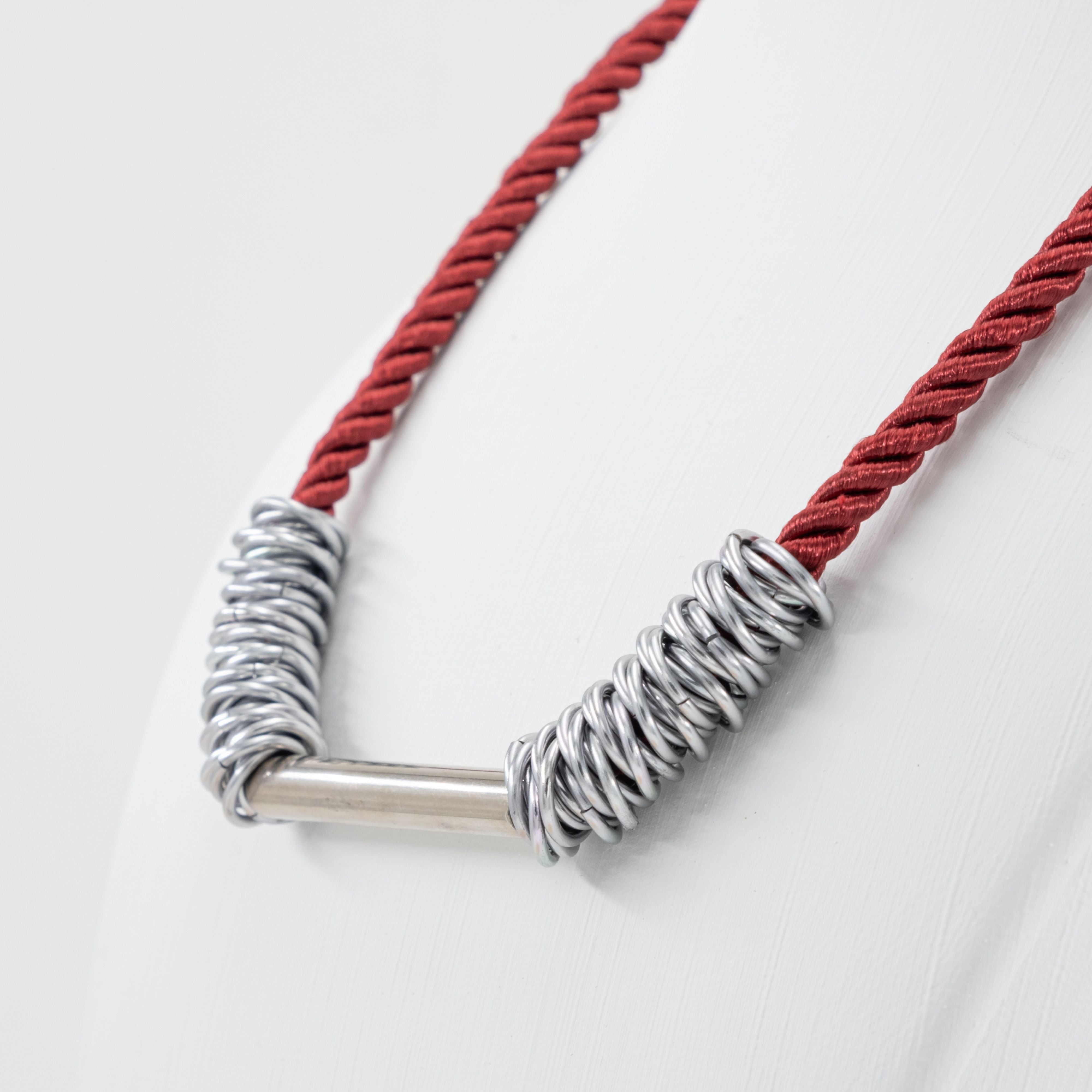 Örgü Zırh Detaylı Burgu Halat Kolye