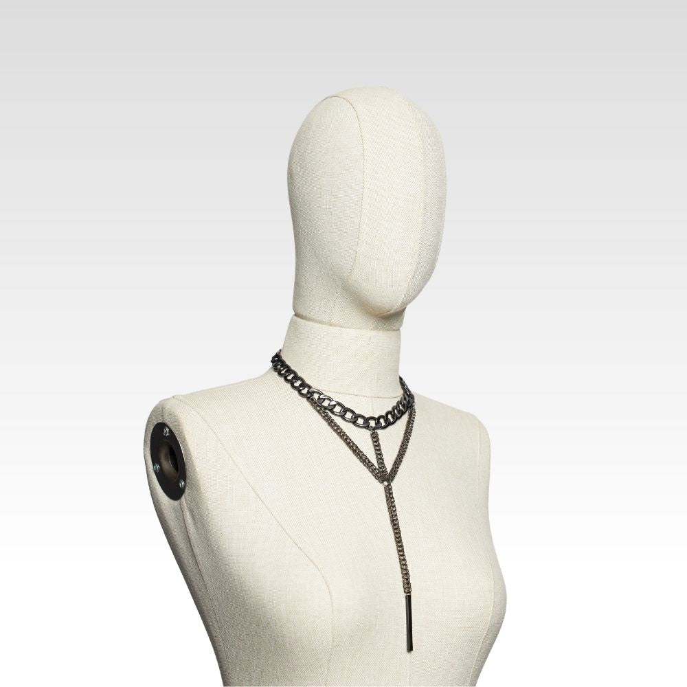 Örgü Zırh Detaylı Koyu Gri Sarkıt Kolye