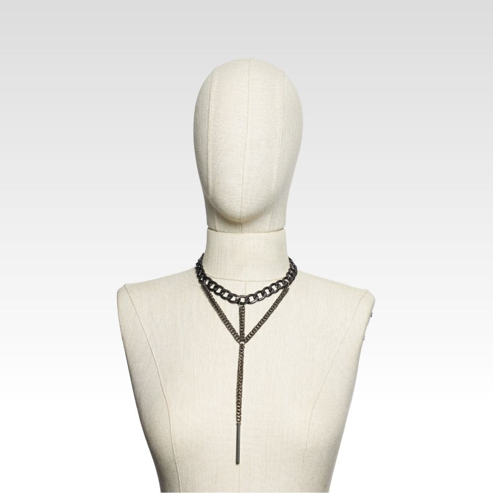 Örgü Zırh Detaylı Koyu Gri Sarkıt Kolye