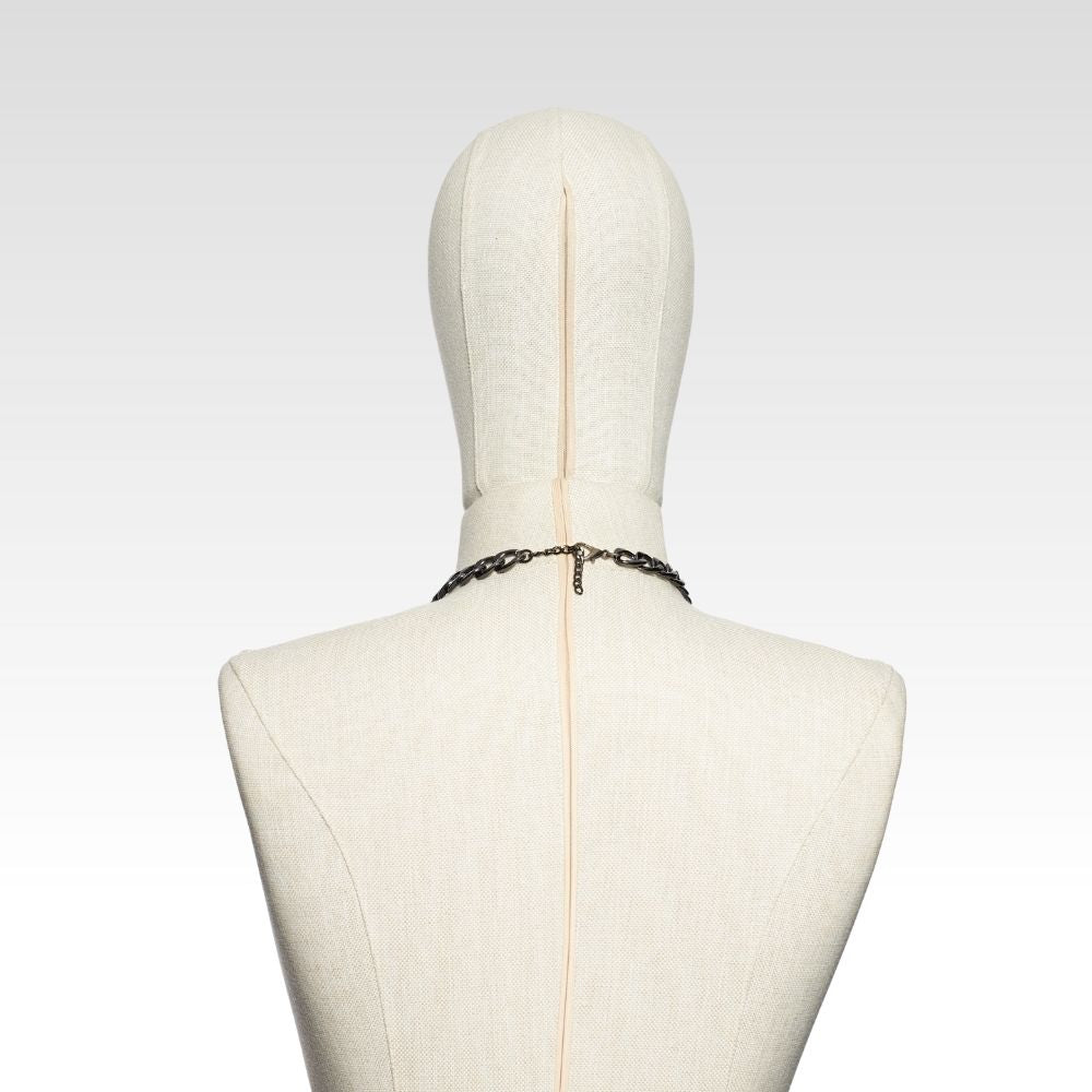 Örgü Zırh Detaylı Koyu Gri Sarkıt Kolye