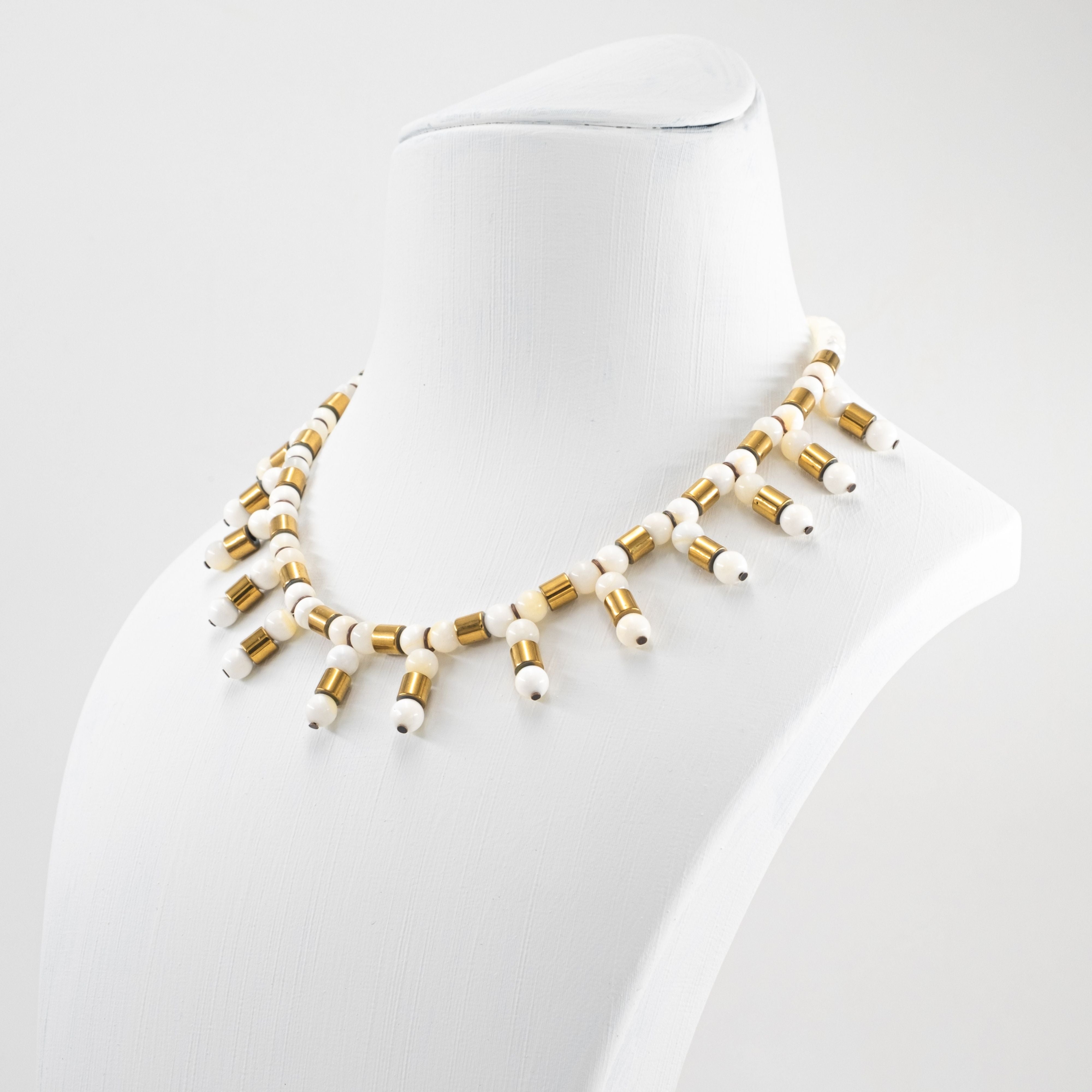 Sedef ve Hematit Detaylı Minimal Kolye