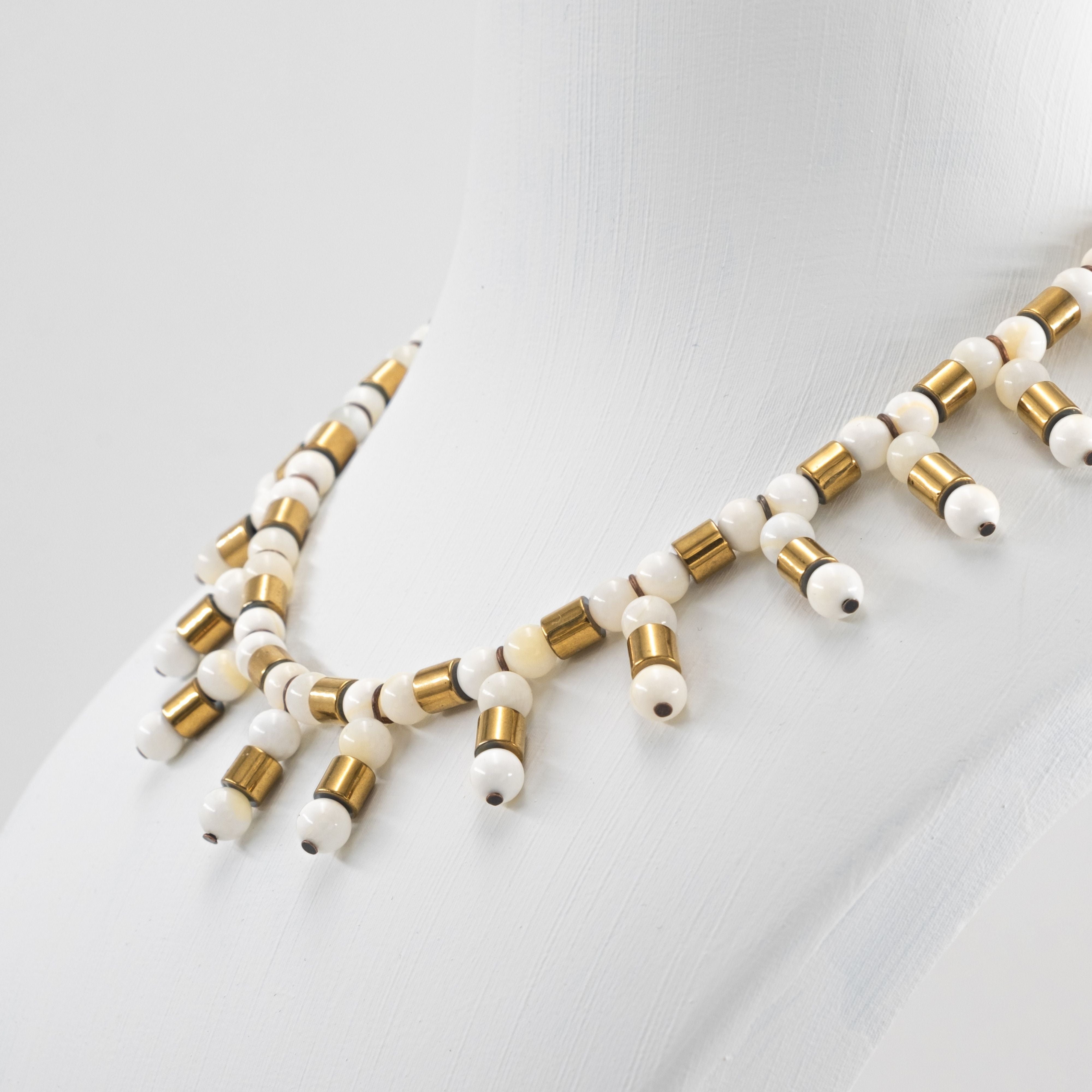 Sedef ve Hematit Detaylı Minimal Kolye