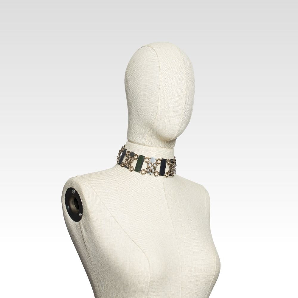 Pleksi ve Örgü Zırh Detaylı Choker Kolye