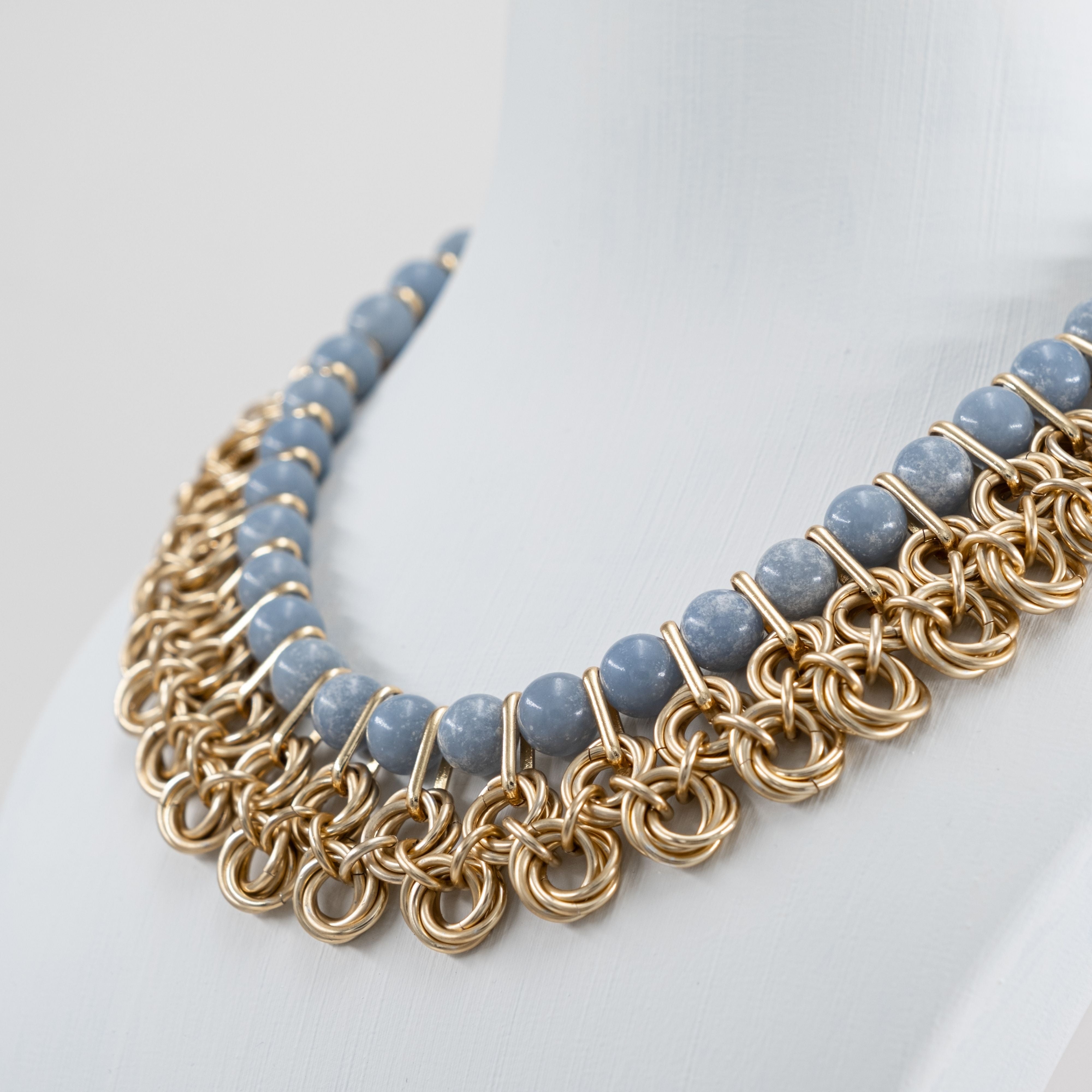 Örgü Zırh ve Ay Taşı Detaylı Kolye