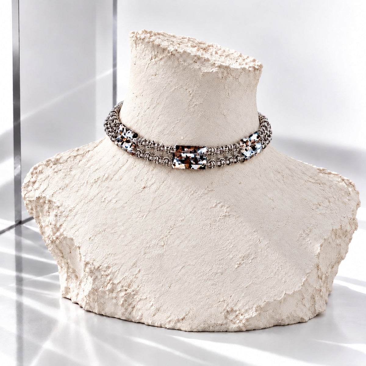 Akrilik Kristal Zırh Örgü Choker Kırmızı · DJE079