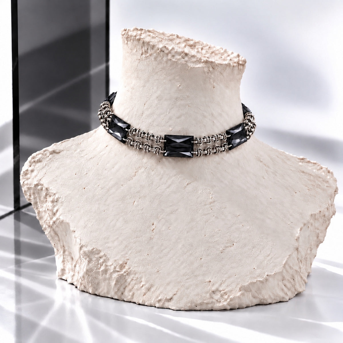 Akrilik Kristal Zırh Örgü Choker - Füme · DJE071