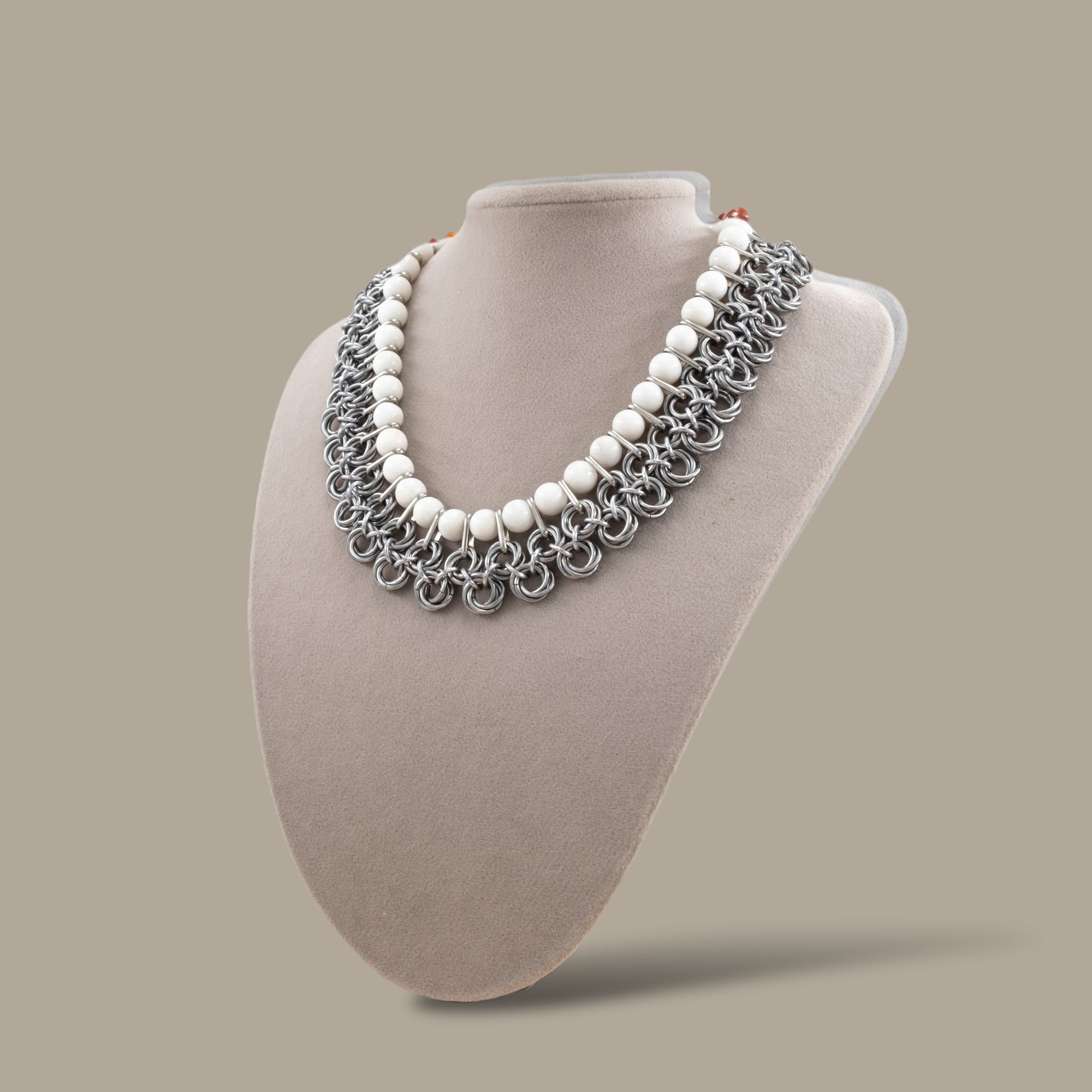 Örgü Zırh ve Ay Taşı Detaylı Kolye