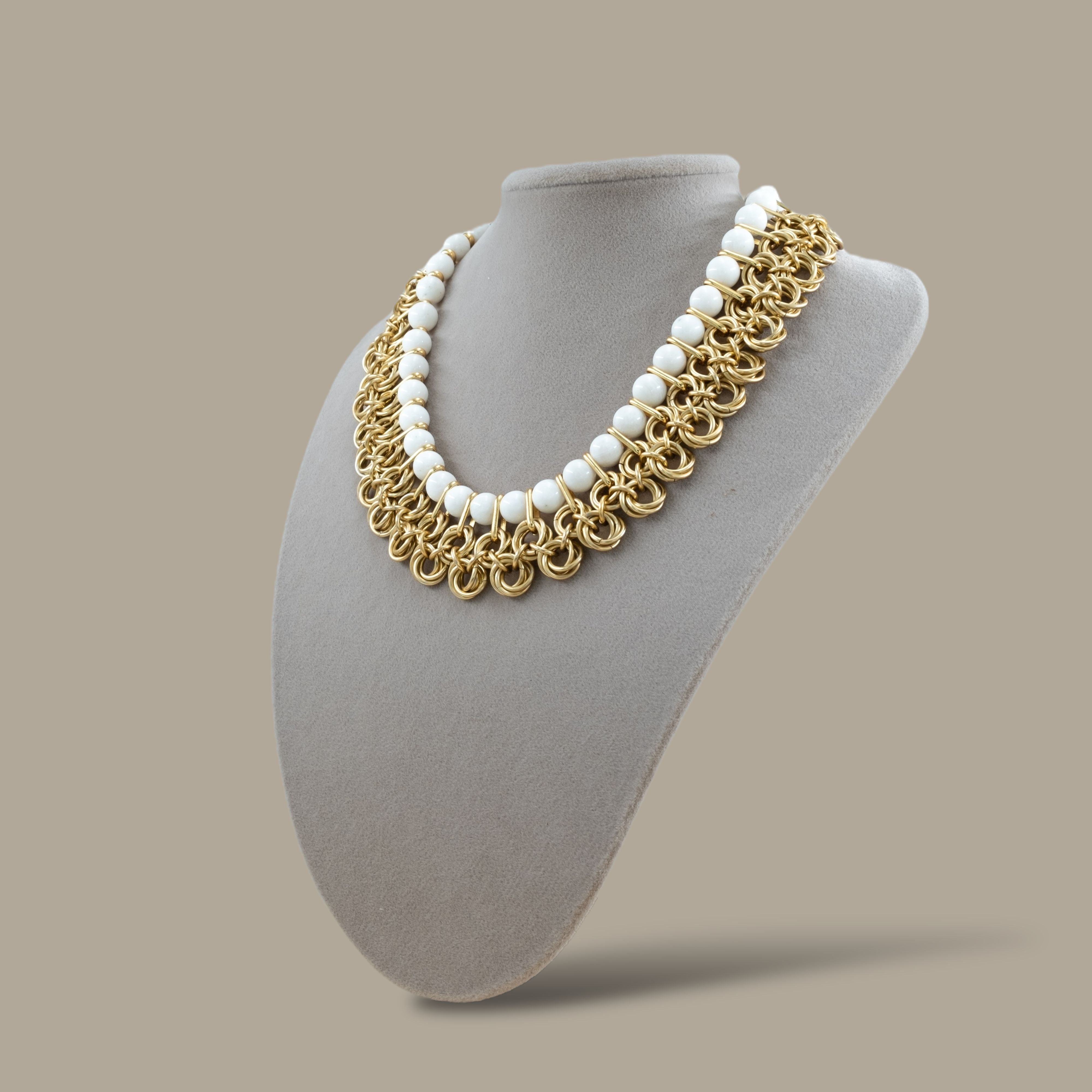 Gold Renk Örgü Zırh ve Ay Taşı Detaylı Kolye