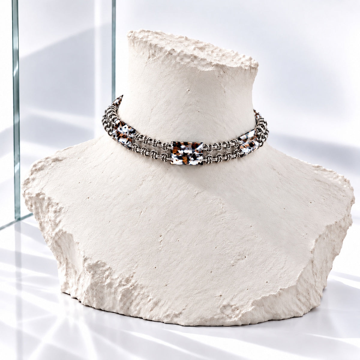 Akrilik Kristal Zırh Örgü Choker - Füme · DJE071