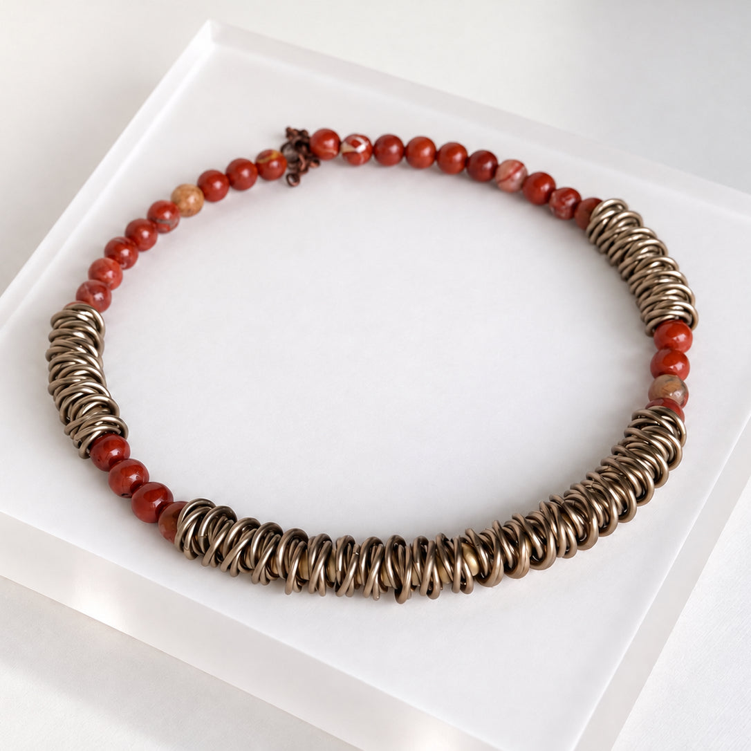 Kırmızı Jasper Taşlı Mobius Kolye · DJE088