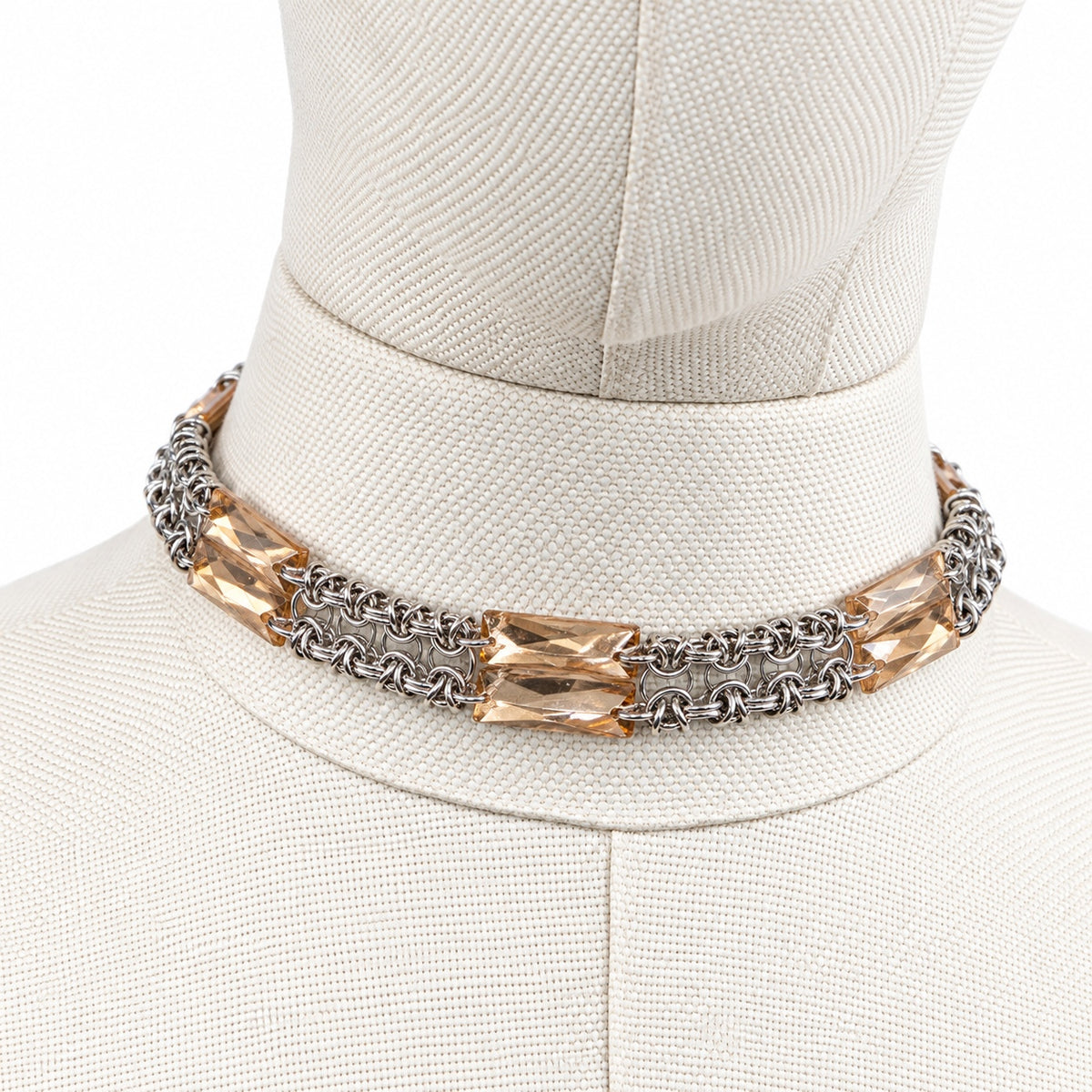 Djezairli GLIMMER LINK bal rengi akrilik kristal zirh orgu choker, urun fotografi 01