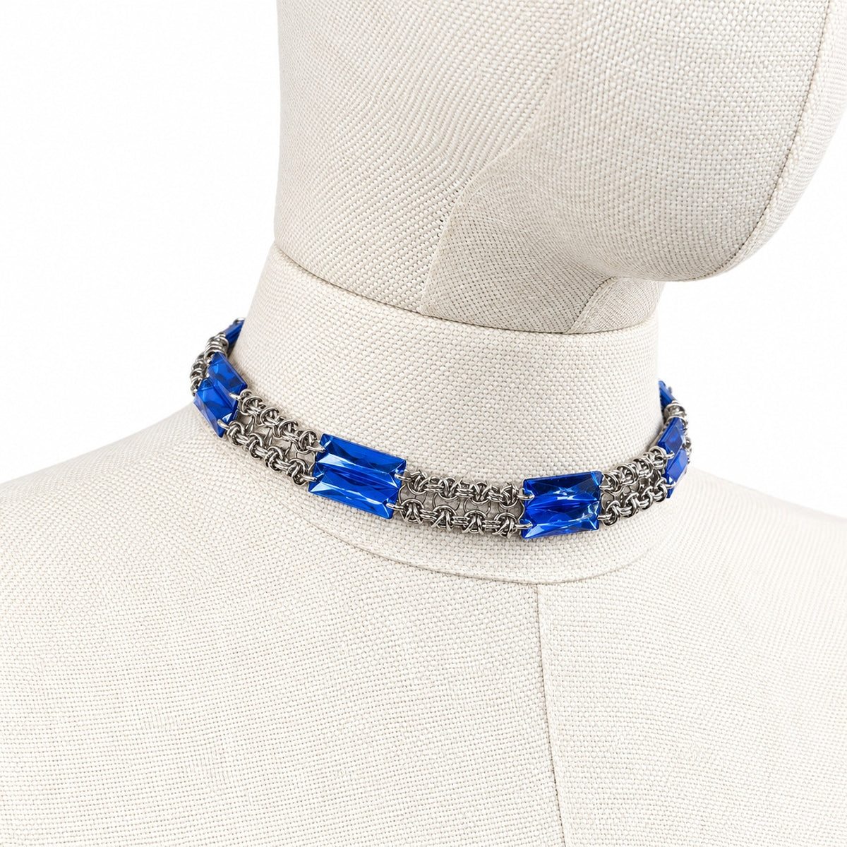 Djezairli GLIMMER LINK mavi akrilik kristal zirh orgu choker, urun fotografi 01