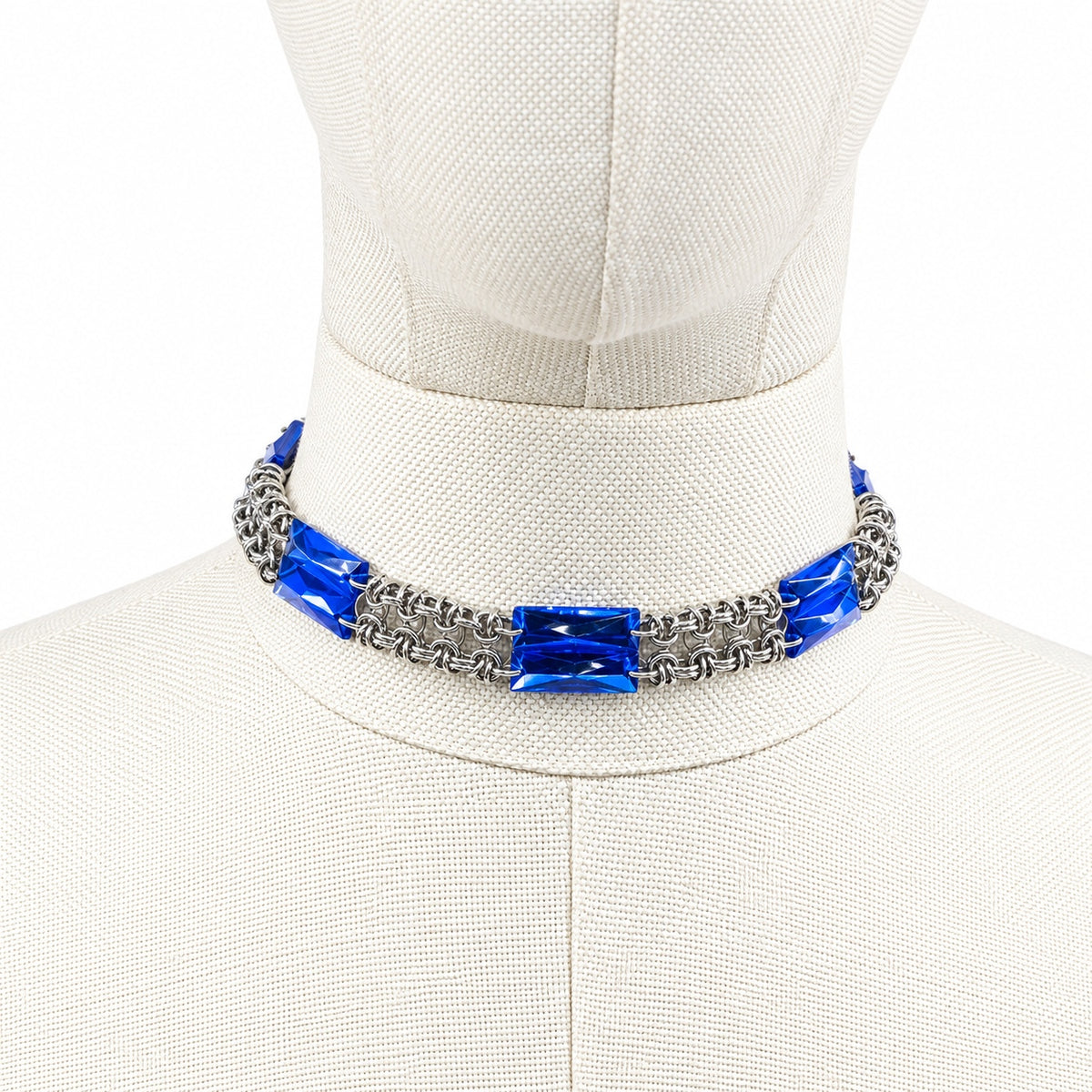 Djezairli GLIMMER LINK mavi akrilik kristal zirh orgu choker, urun fotografi 02