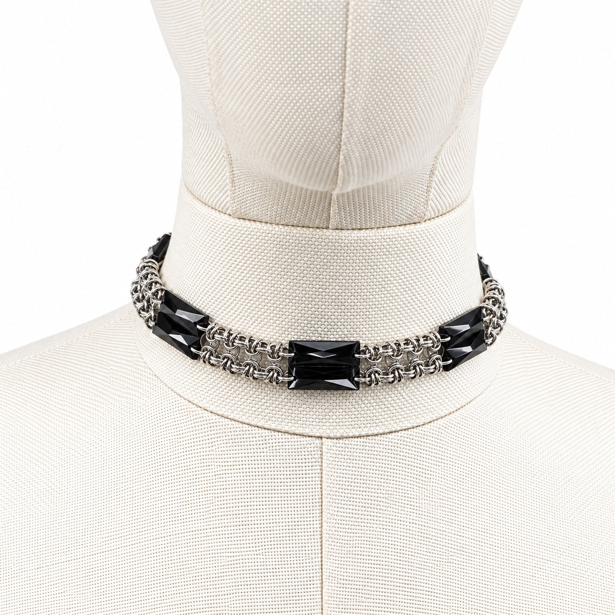 Djezairli GLIMMER LINK siyah akrilik kristal zirh orgu choker, urun fotografi 01