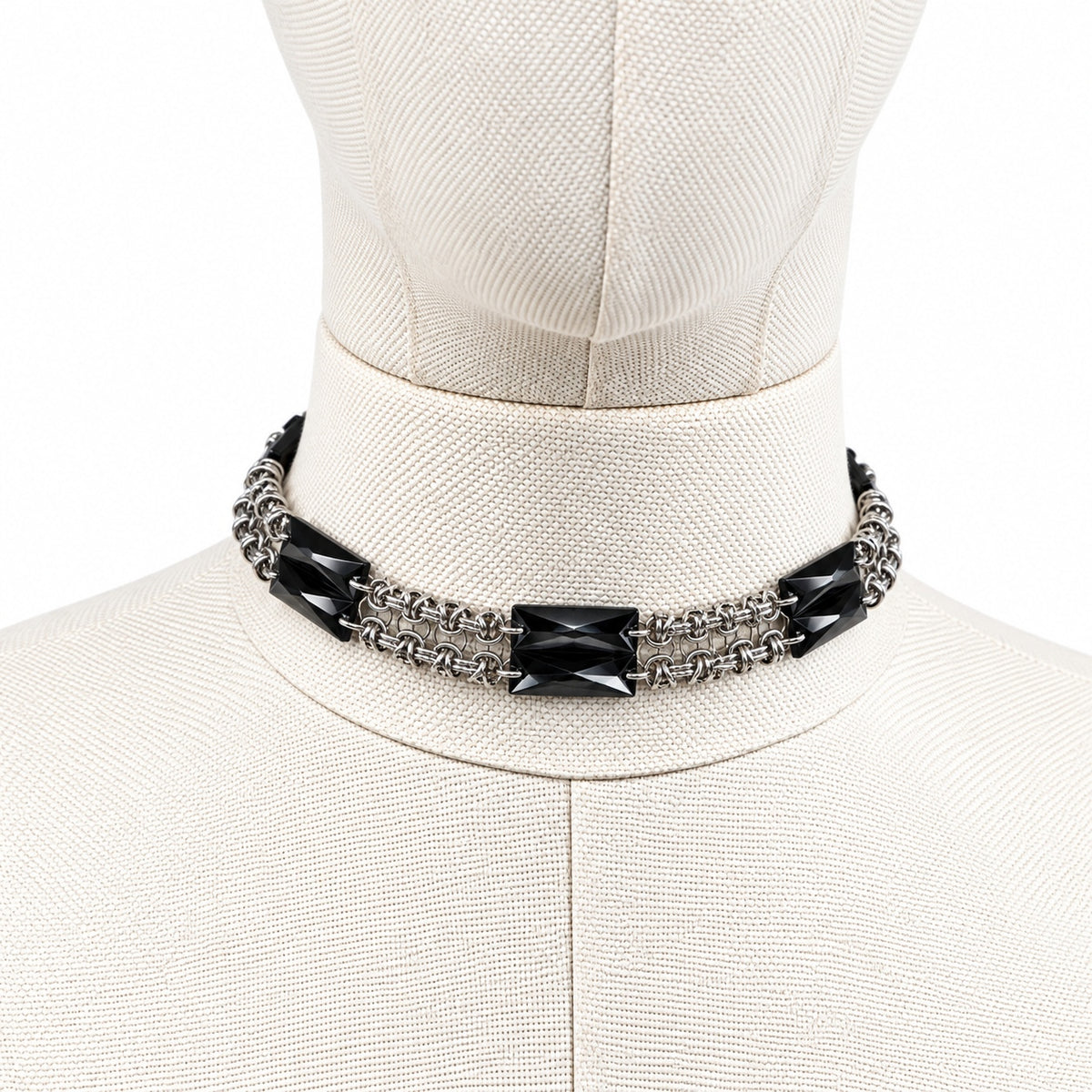 Djezairli GLIMMER LINK siyah akrilik kristal zirh orgu choker, urun fotografi 02