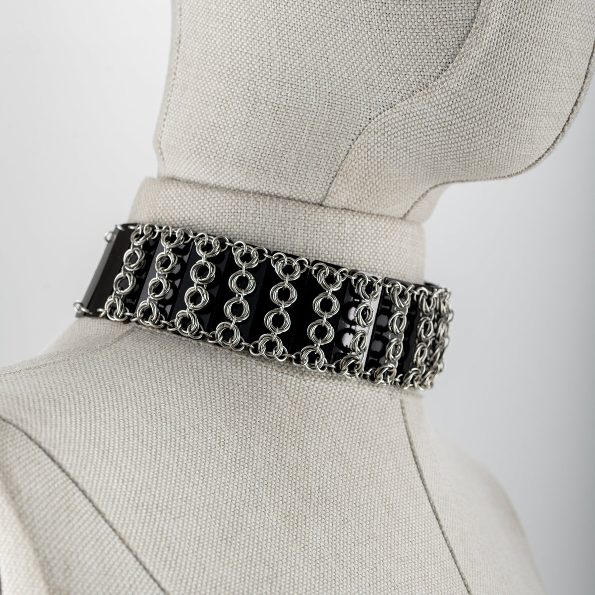 Dikey Zırh Örgü Akrilik Choker — BETWEEN Koleksiyonu · DJE050